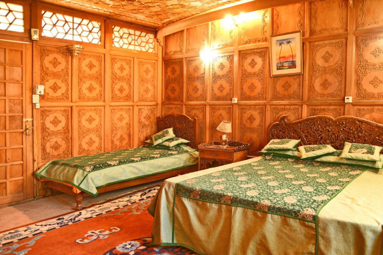 De Laila House Boat By Sterling Hotel Srinagar  Bagian luar foto