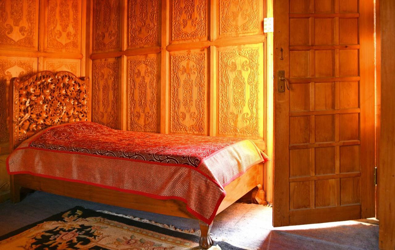 De Laila House Boat By Sterling Hotel Srinagar  Bagian luar foto