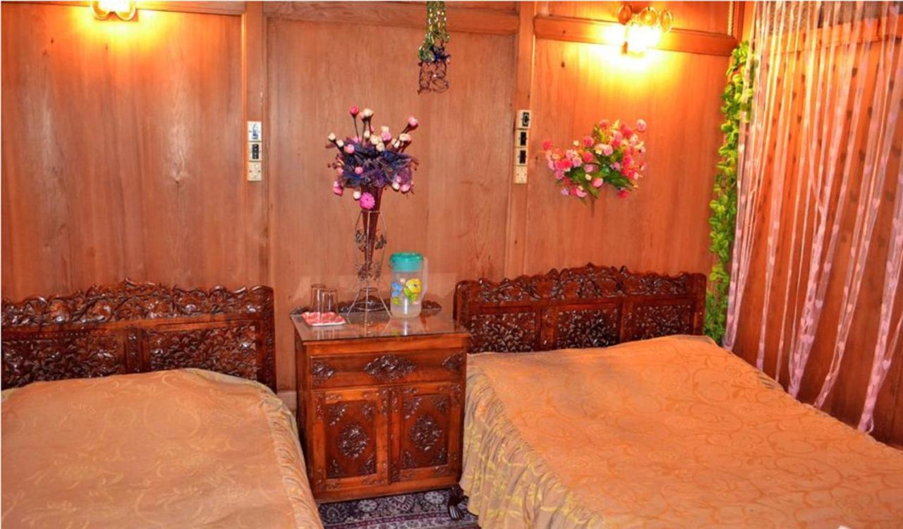 De Laila House Boat By Sterling Hotel Srinagar  Bagian luar foto