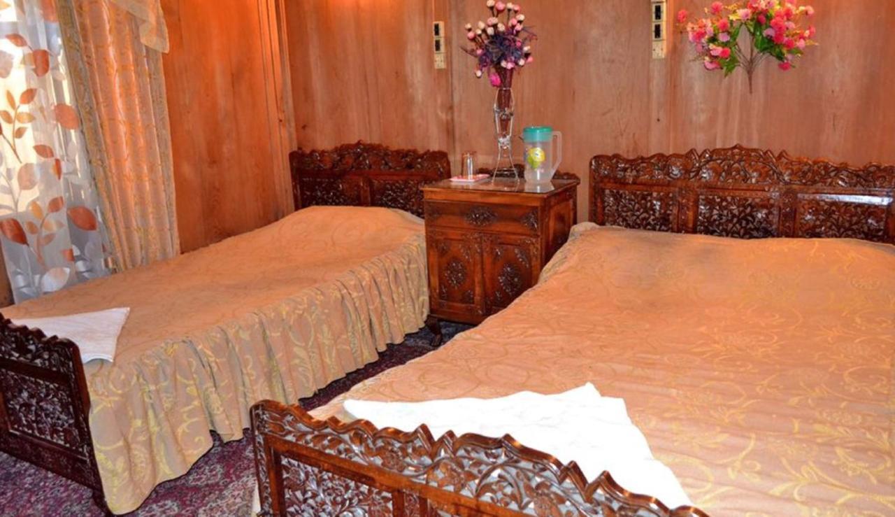 De Laila House Boat By Sterling Hotel Srinagar  Bagian luar foto