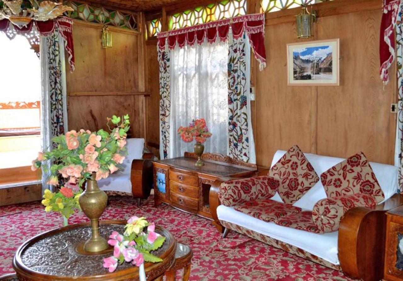 De Laila House Boat By Sterling Hotel Srinagar  Bagian luar foto